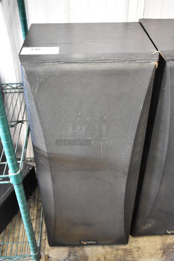Tall black speaker with V-Fine logo, slight wear on fabric cover. Auction label 140 visible on top surface.