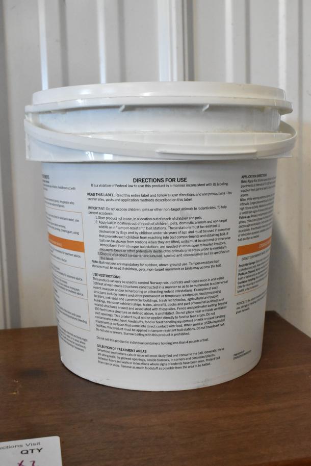 White plastic bucket with detailed label on usage instructions for rodent control. Text includes safety guidelines and application directions.