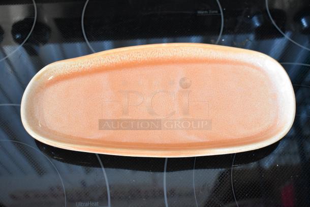 Rectangular orange ceramic platter with a speckled glaze, in excellent condition. Suitable for serving or decor.