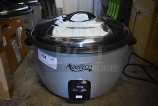 BRAND NEW SCRATCH AND DENT! Avantco 177RCB124 124 Cup (62 Cup Raw) Electric Rice Cooker / Warmer with Removable Lid. 240 Volts,1 Phase. - Item #1192178