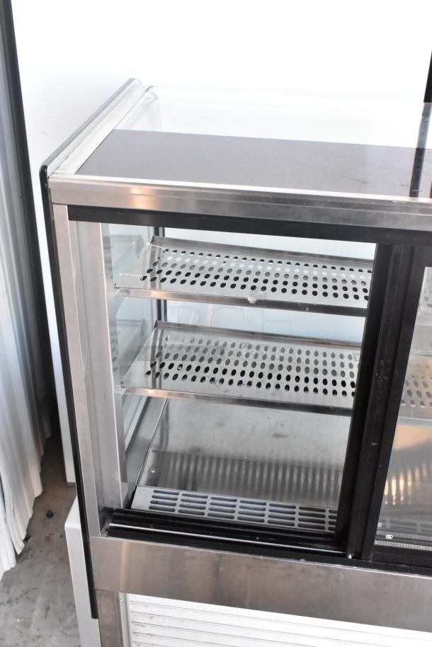 Vollrath RDE8236 40862 Refrigerated Countertop Display Case Cubed Glass Merchandiser. 120 Volts, 1 Phase. Tested and Working! - Image 14 of 16