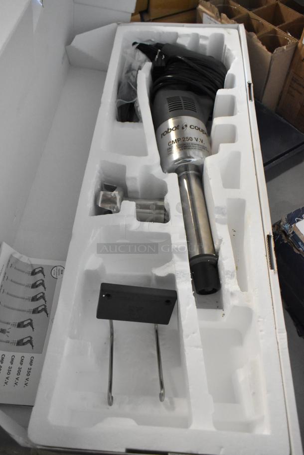 BRAND NEW SCRATCH AND DENT! Robot Coupe CMP 250 VV Compact 10" Variable Speed Immersion Blender - 1/2 HP. 120 Volts, 1 Phase. Tested and Working! - Image 1 of 17