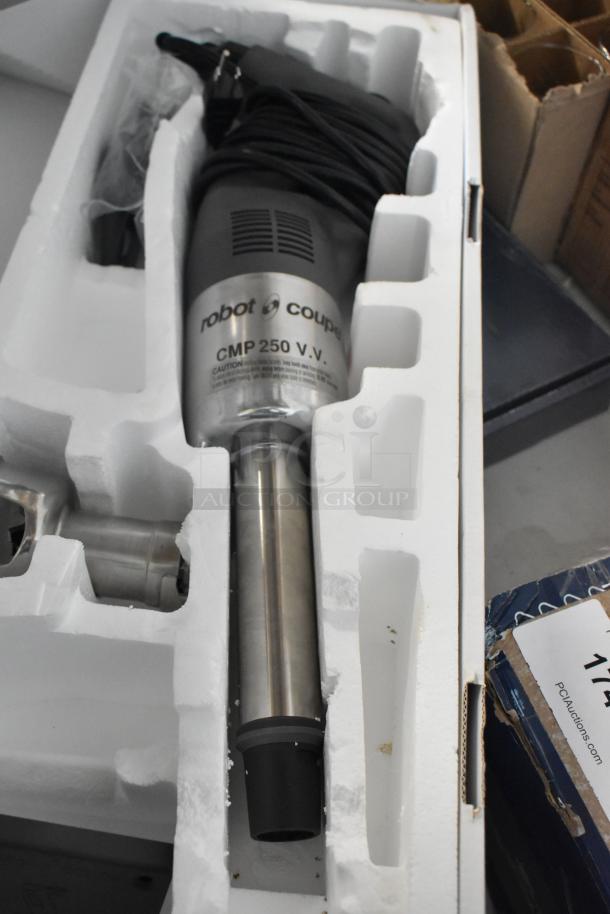 BRAND NEW SCRATCH AND DENT! Robot Coupe CMP 250 VV Compact 10" Variable Speed Immersion Blender - 1/2 HP. 120 Volts, 1 Phase. Tested and Working! - Image 12 of 17