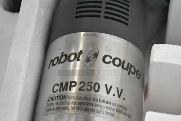 BRAND NEW SCRATCH AND DENT! Robot Coupe CMP 250 VV Compact 10" Variable Speed Immersion Blender - 1/2 HP. 120 Volts, 1 Phase. Tested and Working! - Image 13 of 17
