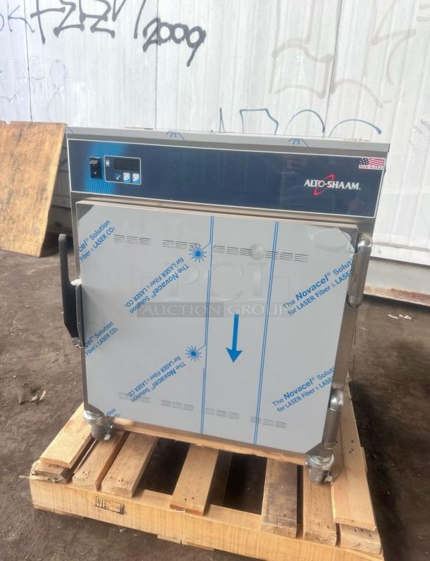 Brand-New Condition  –   Alto-Shaam 750-S – HOT HOLDING CABINET – Volts: 120V - Watts: 1080W –   in original box! - Image 6 of 11