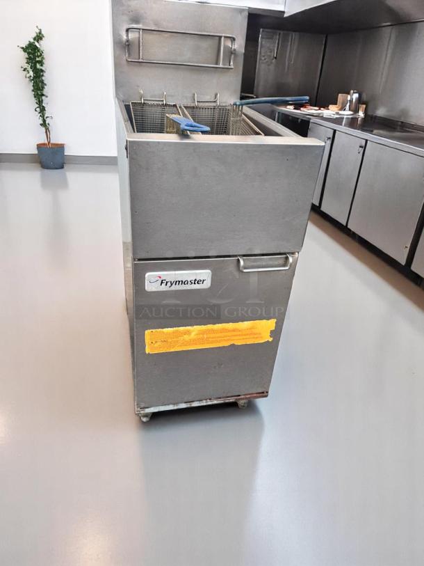 Excellent Condition – Frymaster 1ESG35T – Gas Deep Fryer –   70,000 BTU – Natural Gas – Fully Tested & Working! - Image 3 of 8