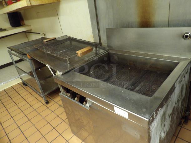 Belshaw Gas Donut Fryer. Prepare 4 dozen compacity. Comes with filtration system to filter and clean fryer oil. - Image 2 of 7