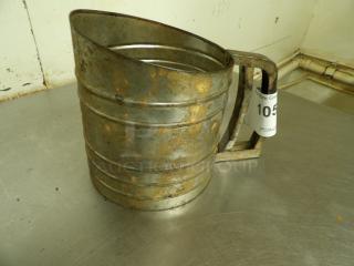 4 Cup Stainless Steel Rotary Flour / Powdered Sugar Sifter