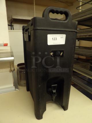 Carlisle XT5000 Warm Beverage Transporter 5  Gallon