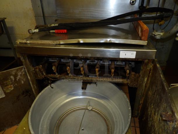 Belshaw Gas Donut Fryer. Prepare 4 dozen compacity. Comes with filtration system to filter and clean fryer oil. - Image 6 of 7