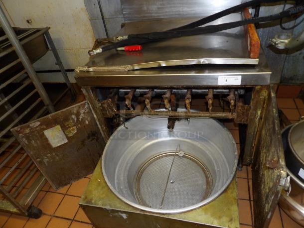 Belshaw Gas Donut Fryer. Prepare 4 dozen compacity. Comes with filtration system to filter and clean fryer oil. - Image 7 of 7