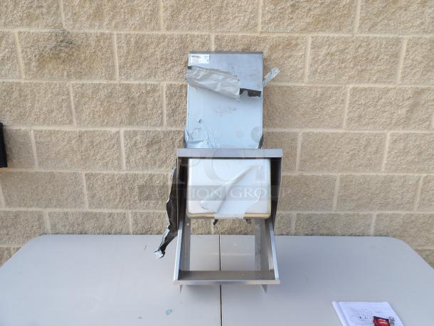 BRAND NEW SCRATCH AND DENT! Win holt WHWS1110-FV Stainless Steel Pedestal Base Hand Sink with Gooseneck Faucet. - Image 1 of 5