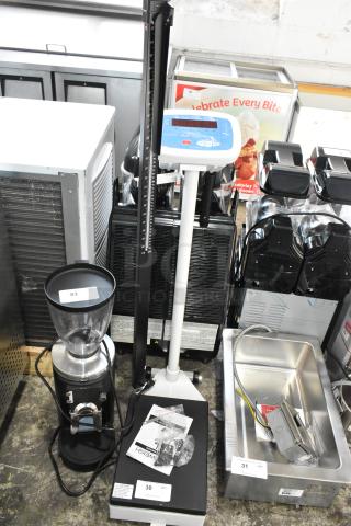 BRAND NEW SCRATCH AND DENT! AvaWeigh 334MSD600 600 lb. Digital BMI Physicians Scale with Height Rod.