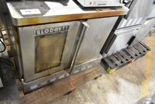 Blodgett Stainless Steel Commercial Full Size Convection Oven w/ View Through Doors, and Thermostatic Controls.