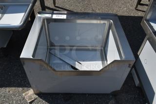BRAND NEW SCRATCH AND DENT! Regency 600SM162012N 16-Gauge Stainless Steel One Compartment Floor Mop Sink with Notched Front - 20