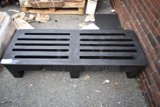 BRAND NEW SCRATCH AND DENT! Mason Ways Black Poly Dunnage Rack.