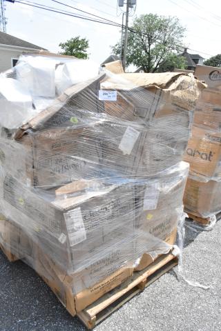 18 BRAND NEW SCRATCH AND DENT! Items Including Champ Pak Classic #4 White Containers, Champ Pak Classic #3 Black Food Containers, Champ Pak Classic #8 Containers. 18 Times Your Bid!