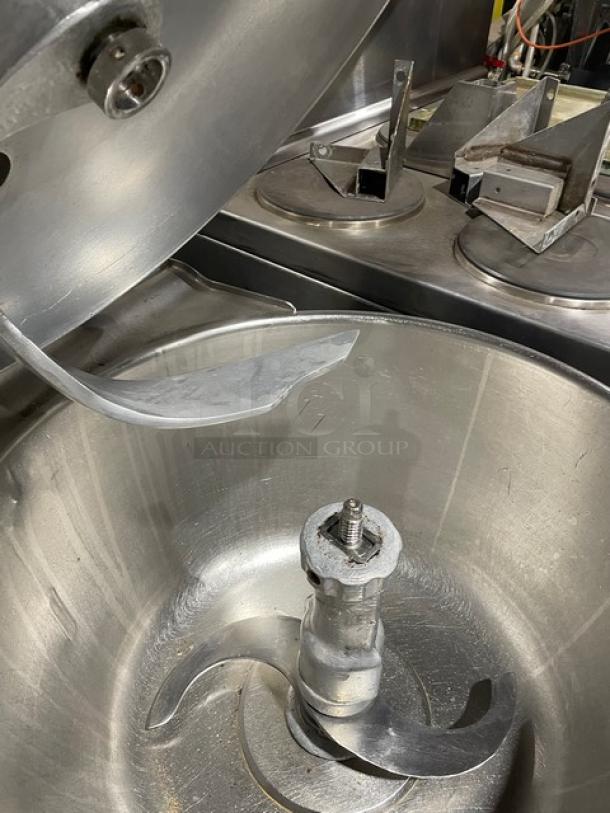 Hobart Commercial Heavy Duty Electric Powered Vertical Chopper/Cutter/Mincer/Mixer! With Stainless Steel Tilting Bowl! With Cover! Model: VCM-40E SN: U1841! 220V 3 Phase! - Image 4 of 10