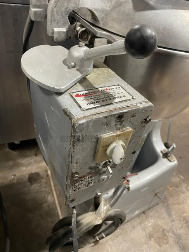 Hobart Commercial Heavy Duty Electric Powered Vertical Chopper/Cutter/Mincer/Mixer! With Stainless Steel Tilting Bowl! With Cover! Model: VCM-40E SN: U1841! 220V 3 Phase! - Image 6 of 10