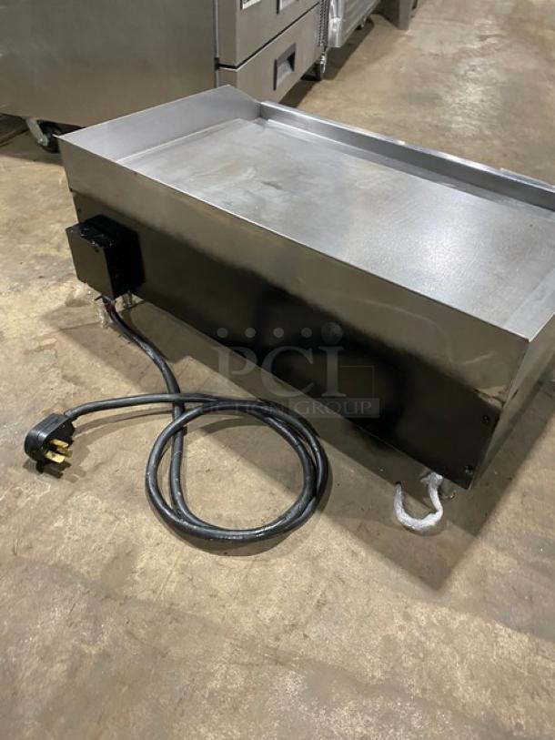 APW Wyott Champion Series Commercial Stainless Steel Electric Powered Countertop Flat Griddle! With Thermostatic Controls! On Legs! - Image 3 of 7