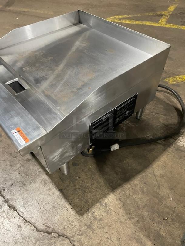 NEW! Scratch-N-Dent! Standard Range! 2023! Late Model! Commercial Stainless Steel Electric Powered Countertop 24" Flat Griddle! With Thermostatic Controls! With Back & Side Splash! Model: SR-EG24 SN: SR2370971! 208/240V 1/3 Phase! On Legs! - Image 2 of 9