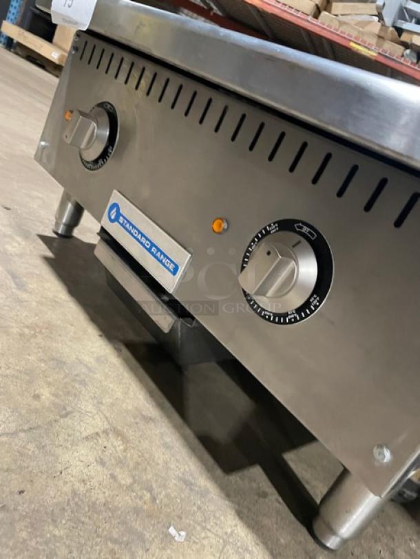NEW! Scratch-N-Dent! Standard Range! 2023! Late Model! Commercial Stainless Steel Electric Powered Countertop 24" Flat Griddle! With Thermostatic Controls! With Back & Side Splash! Model: SR-EG24 SN: SR2370971! 208/240V 1/3 Phase! On Legs! - Image 6 of 9