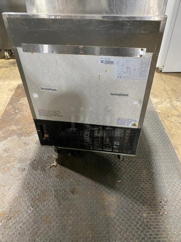 Avantco Commercial Stainless Steel Solid Single Door Worktop Refrigerator! With Poly Coated Wire Rack! Model: 178TWT27RHC SN: 6555250116120301! 115V! On Casters! - Image 3 of 8