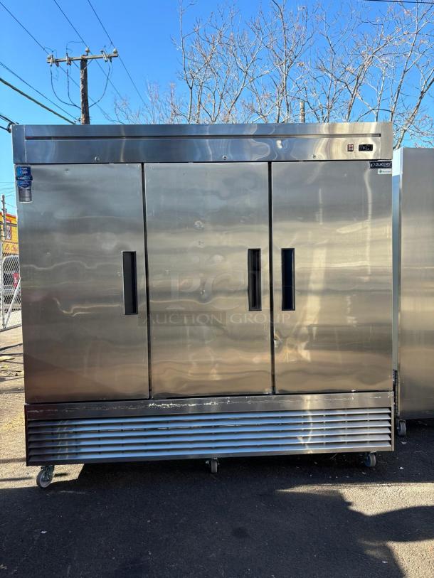 BRAND NEW DUKERS D83R COMMERCIAL 3 DOOR REACH IN FREEZER !! - Image 1 of 5