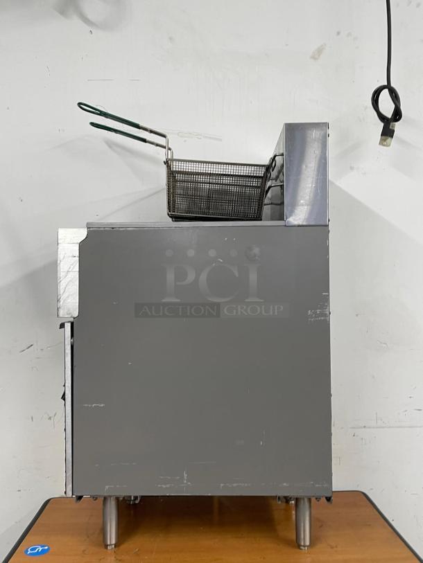 Avantco Natural Gas Stainless Steel Floor Fryer - 70,000 BTU - Image 2 of 4