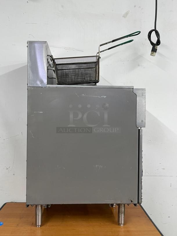 Avantco Natural Gas Stainless Steel Floor Fryer - 70,000 BTU - Image 4 of 4