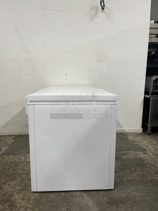 MAGIC CHEF 8.7 cu. ft. Manual Defrost Chest Freezer in White - Image 5 of 6
