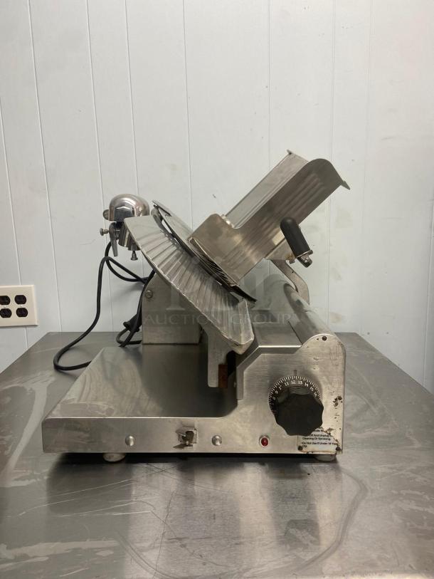 Globe Chefmate Compact Manual Electric Food Slicer - Image 2 of 4