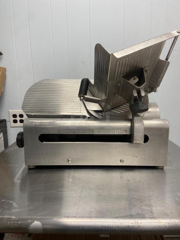 Globe Chefmate Compact Manual Electric Food Slicer - Image 3 of 4