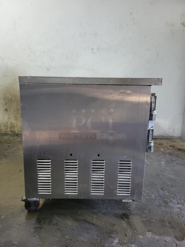 Leader 3 Door Commercial Refrigerator Pizza Prep Table - Image 4 of 4