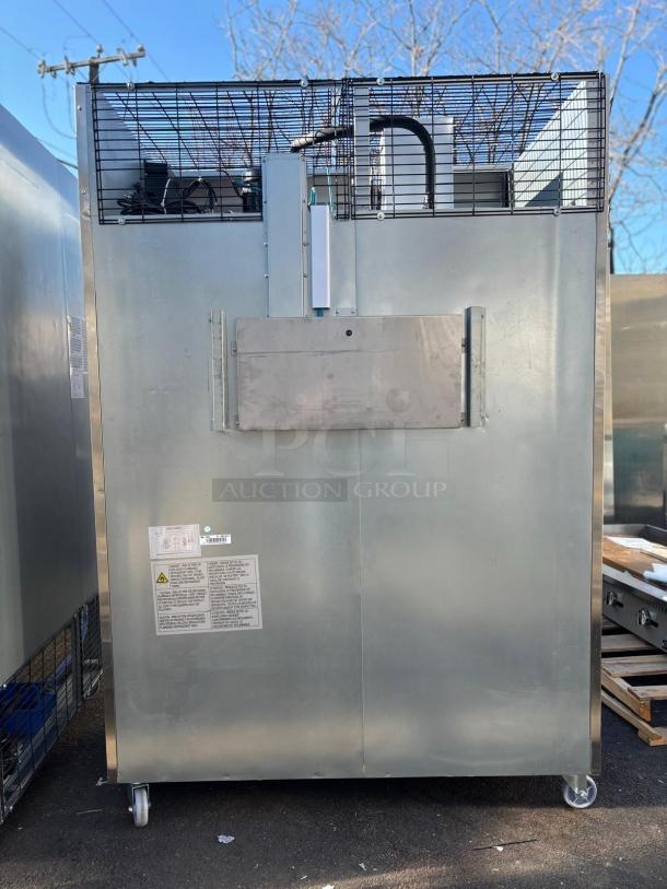 BRAND NEW!! DUKERS D55R 55 1/8" Two Section Reach In Refrigerator, (2) Left/Right Hinge Solid Doors, 115v - Image 4 of 5