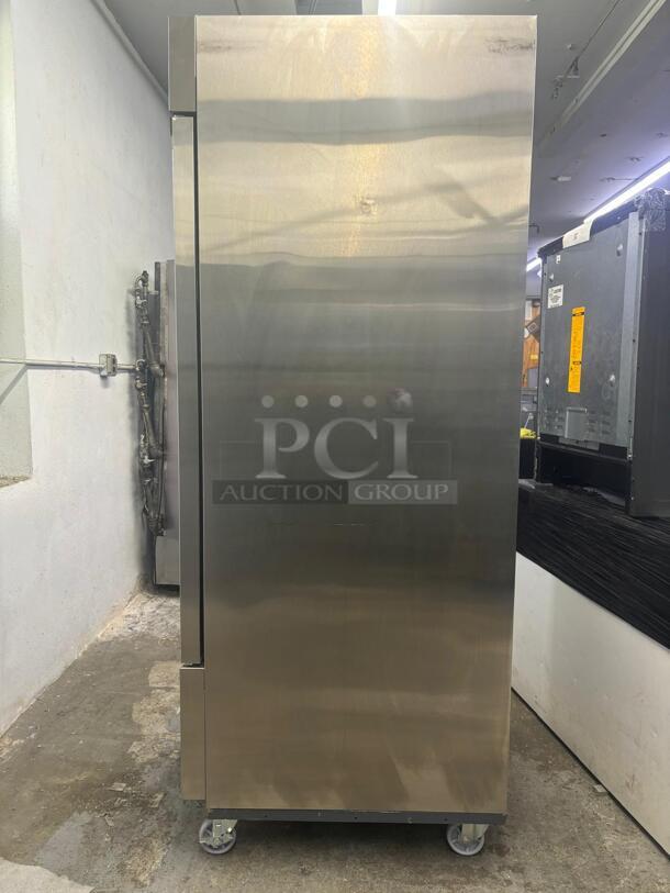 Dukers D28R 27 1/2" One Section Reach In Refrigerator, (1) Right Hinge Solid Door, 115v - Image 3 of 4