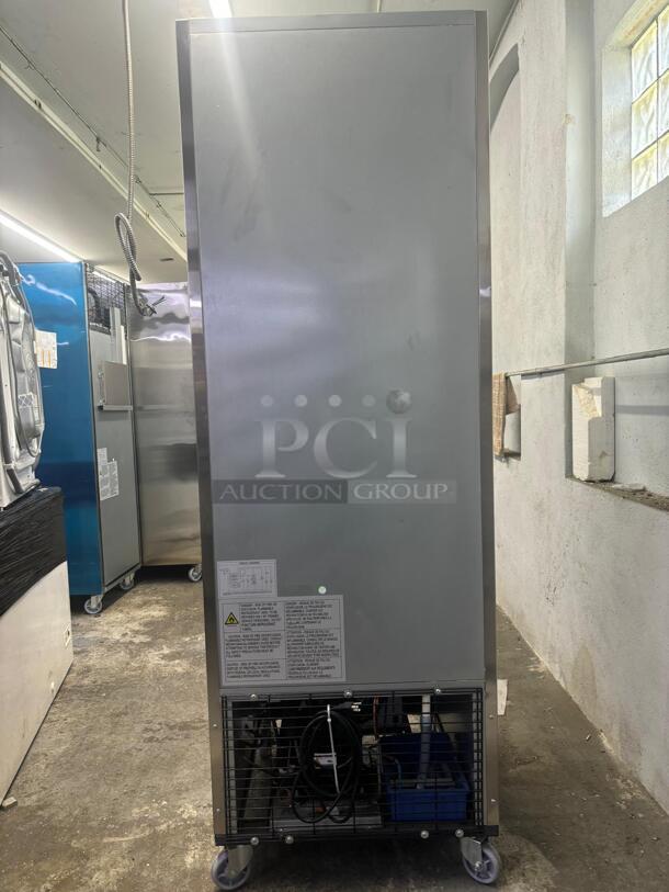 Dukers D28R 27 1/2" One Section Reach In Refrigerator, (1) Right Hinge Solid Door, 115v - Image 4 of 4