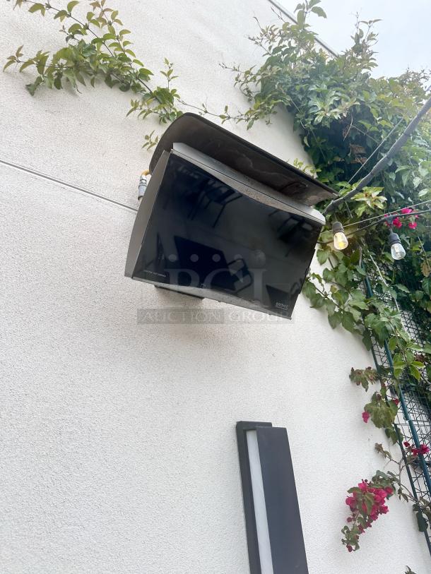 Superb Condition – WALL-MOUNTED PATIO HEATER – Bromic Smart-Heat –  Fully Tested! - Image 1 of 5