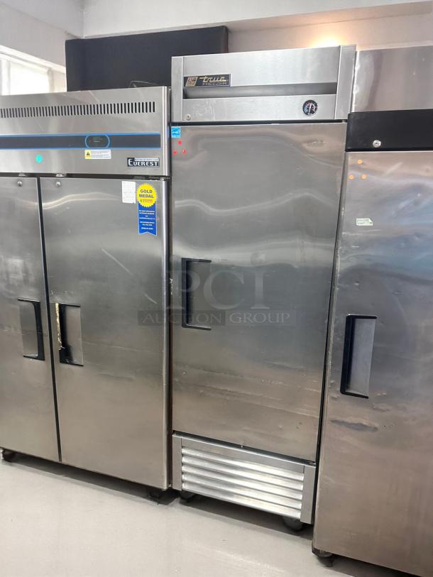 Commercial stainless steel freezer, brand "True". Single door, temperature gauge, used condition. Suitable for kitchens.