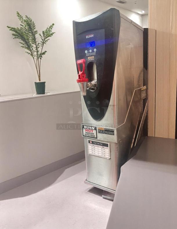 Bunn hot water dispenser, stainless steel, digital display, ergonomic handle, energy saver mode, model H5X, lightly used condition.