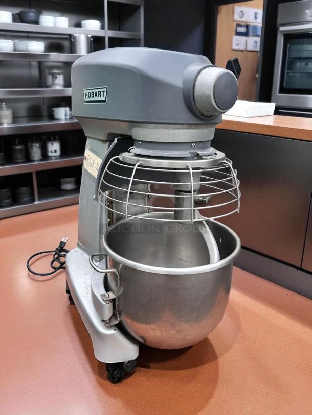Awesome Condition – Hobart HL200 – 20 Qt Commercial Planetary Mixer – 115V – Fully Tested & Working! - Image 2 of 6