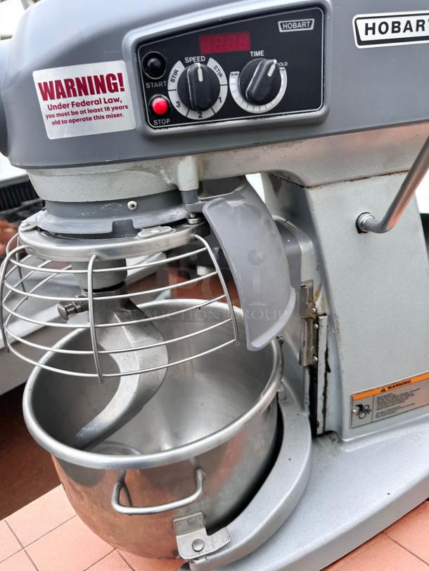 Awesome Condition – Hobart HL200 – 20 Qt Commercial Planetary Mixer – 115V – Fully Tested & Working! - Image 4 of 6