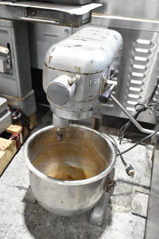 Thunderbird ARM-02 Metal Commercial Countertop 20 Quart Planetary Dough Mixer w/ Metal Mixing Bowl. 115 Volts, 1 Phase.