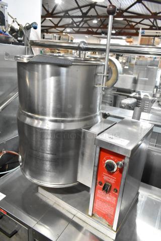 Crown EC-12TW Stainless Steel Commercial Countertop 12 Gallon Tilting Kettle.
