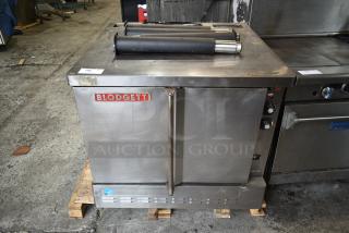 Blodgett Stainless Steel Commercial Natural Gas Powered Full Size Convection Oven w/ Solid Doors, Metal Oven Racks, Thermostatic Controls  and Metal Legs. - Item #1191444