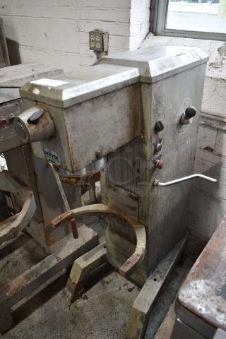 Univex SRM30 Metal Commercial Floor Style 30 Quart Planetary Dough Mixer. 115 Volts, 1 Phase. - Item #1191455