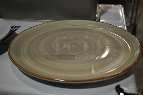 2 BRAND NEW SCRATCH AND DENT! Items Including Corona PA1607712812 11″ Grey, Porcelain, Coupe Plate and Acopa 304FND5809 Melamine. 2 Times Your Bid! - Image 3 of 5