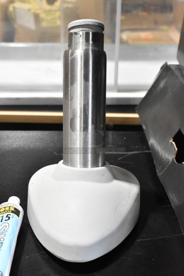 BRAND NEW SCRATCH AND DENT! Kason® 9000 Toilet Jack - Image 3 of 6