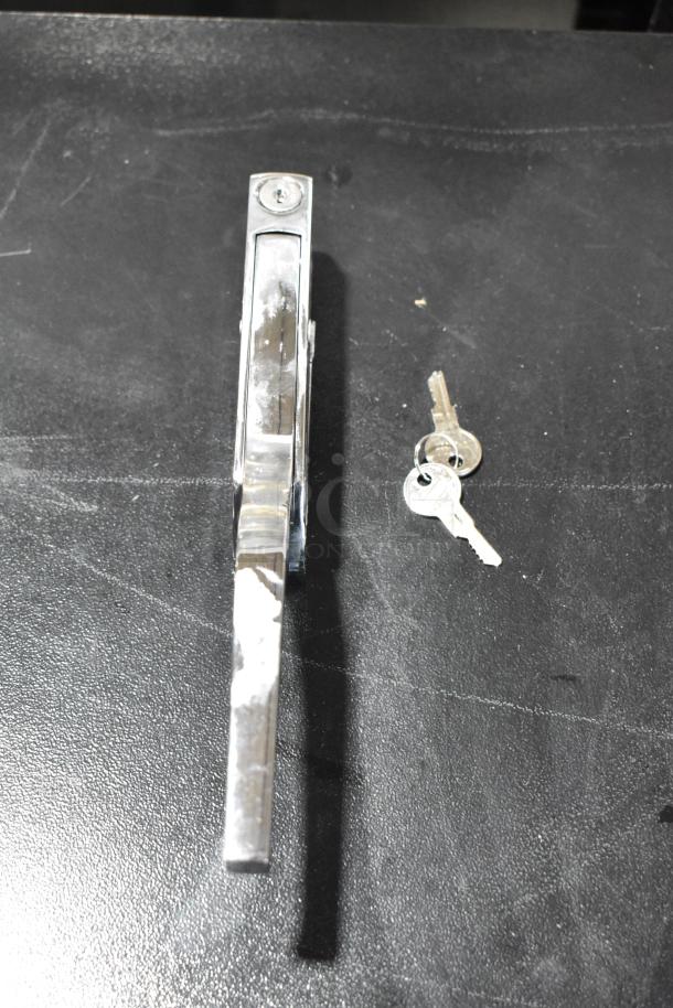 BRAND NEW SCRATCH AND DENT! Kason® 172 Magnetic Mechanical Latch (Offset Handle, Cylinder Lock)  507172BC0006 - Image 1 of 7