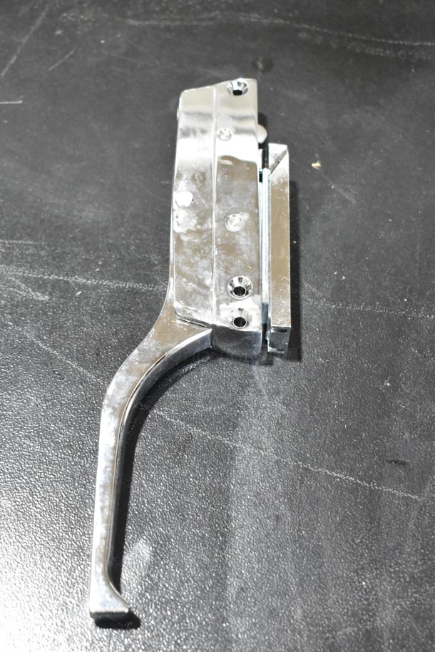 BRAND NEW SCRATCH AND DENT! Kason® 172 Magnetic Mechanical Latch (Offset Handle, Cylinder Lock)  507172BC0006 - Image 4 of 7